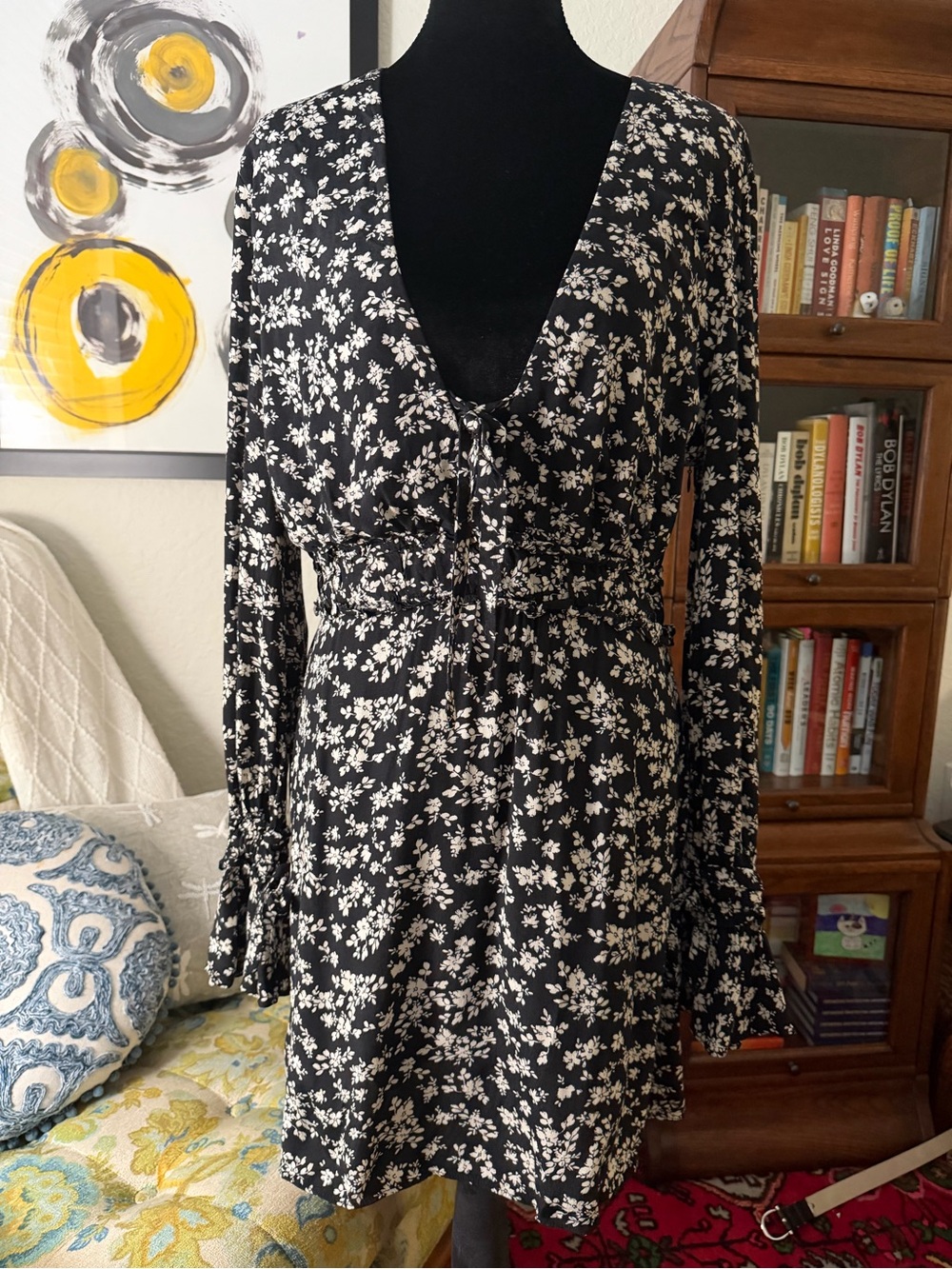 The East Order Elsa Black Floral V-Neck Mini Dress L